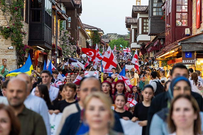 Side Dans ve Müzik Festivali'ne 6 ülkeden 1100 dansçı katıldı