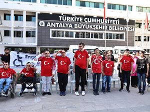 Engelli bireyler davul zurna ile bir günlük temsili askerlik yaptı