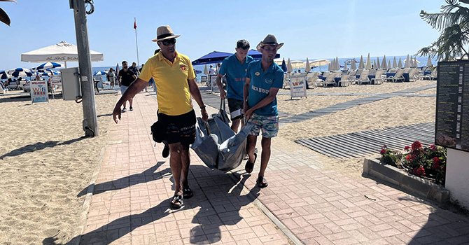 Kleopatra Plajı'nda güneşlenen Alman turist öldü