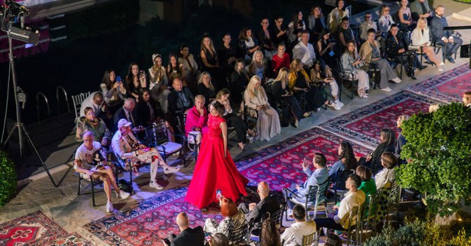 Antalya Moda Haftası’nda tarihi halılar podyum oldu