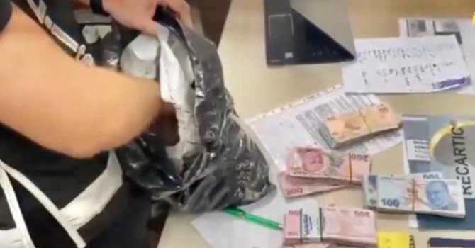 Devlet hastanesinde bıçak parası vurgunu