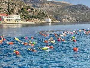 Yunanistan'ın Meis Adası'ndan Kaş'a kulaç atıldı
