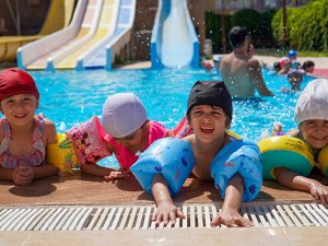 Tarsus Belediyesi'nden miniklere yaz boyu yüzme kursu