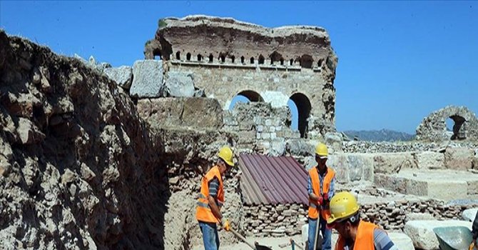 Tralleis'in 2 bin yıllık havuzu suyla buluşuyor