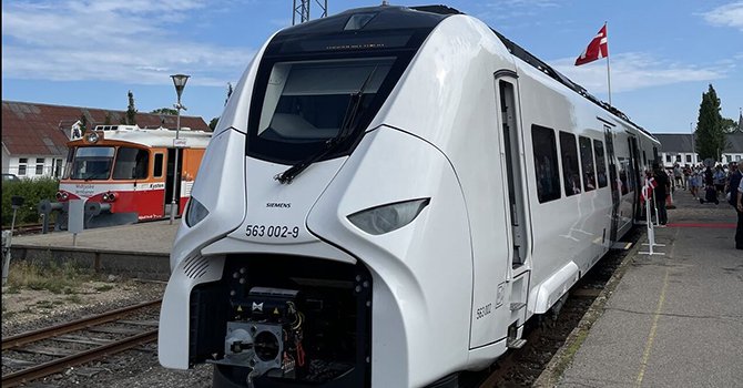 Danimarka'da ilk akülü yolcu treni hizmete girdi