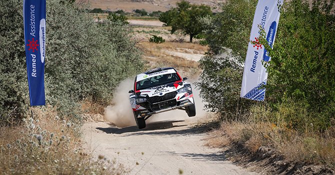 Kapadokya’nın peri bacaları arasında “Yaz Rallisi”