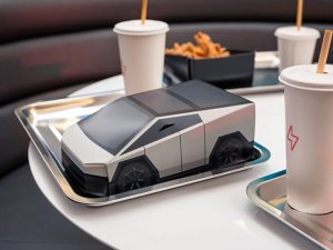 Elon Musk restoran açtı, robotlar hizmete başladı