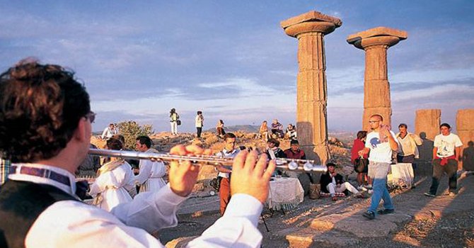 Assos’ta 2.200 yıllık antik tiyatro restore edilecek