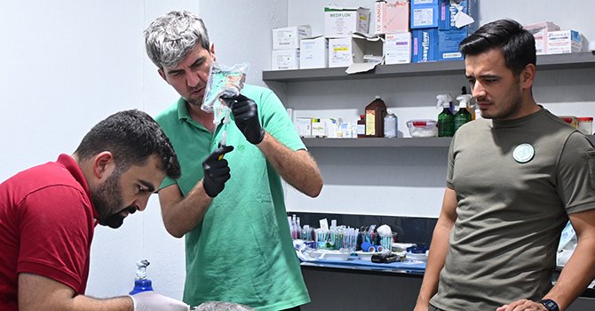 Kemer'de yaralı caretta Manavgat'ta tedavi altına alındı