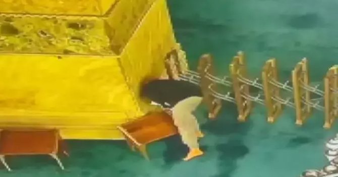 Ayasofya Camii'ne kundaklama girişimi!