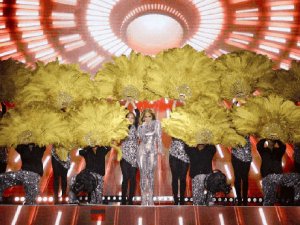 Jennifer Lopez Sharm El Sheikh'te sahne aldı