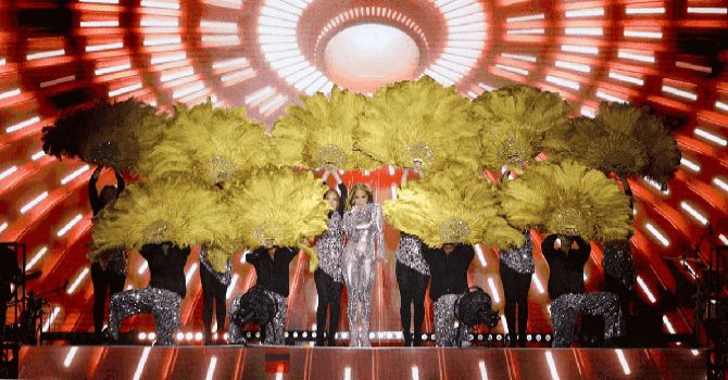 Jennifer Lopez Sharm El Sheikh'te sahne aldı