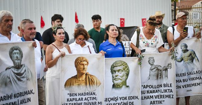 Antalya Müzesi'nin yıkılmasına tarihi heykel figürleriyle cevap