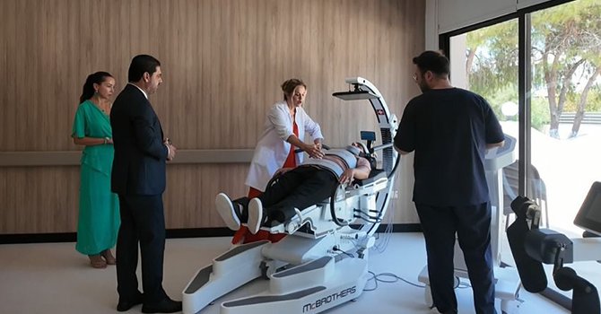 Kıbrıs’ta robotik sağlık merkezi Romatem Move açıldı