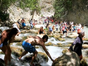 Artan sıcaklar Saklıkent'te ilgiyi artırdı