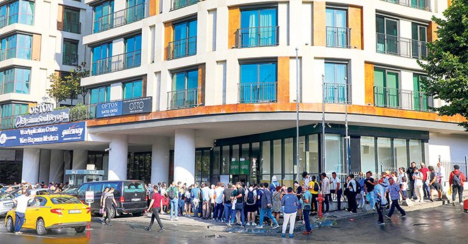 Vize randevuları karaborsaya düştü, fiyatlar 3 bin dolara çıktı