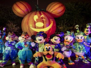 Disneyland Resort'ta Büyüleyici Cadılar Bayramı Kutlamaları
