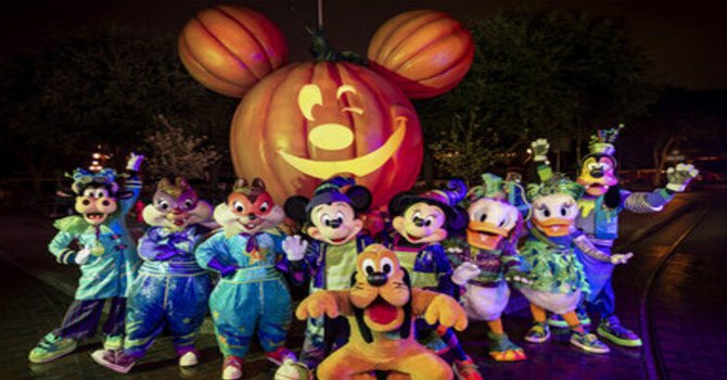Disneyland Resort'ta Büyüleyici Cadılar Bayramı Kutlamaları