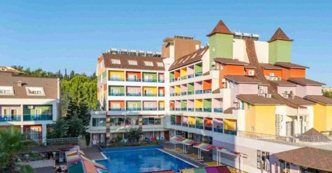 Geceliği 37 bin lira olan otel işçilere maaş vermiyor