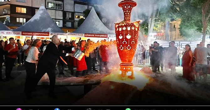 Menemen'in kırmızı toprağı ateş dansında buluşuyor