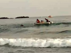 Alanya'da Tatilciler Akıntıya Kapıldı,