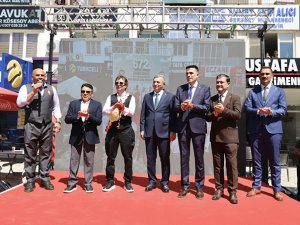 Tarihi Elmalı Yağlı Pehlivan Güreşleri başladı