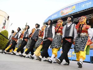 Antalya'da Renkler Festivaline 73 dernek katılacak