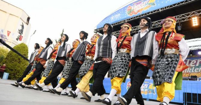 Antalya'da Renkler Festivaline 73 dernek katılacak