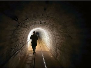 Kırsalın altında saklı, terk edilmiş Nazi yeraltı şehri