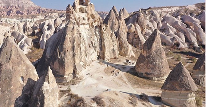 Kapadokya'daki milyonlarca yıllık peribacası yıkıldı