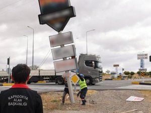 Kapadokya’da tabelalar kaldırıldı