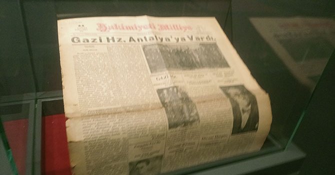 Atatürk'ün Antalya'ya gelişini yazan gazete 95 yıldır korunuyor