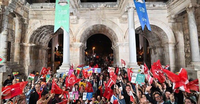 21 ülkeden 26 şehrin belediye başkanı katılıyor