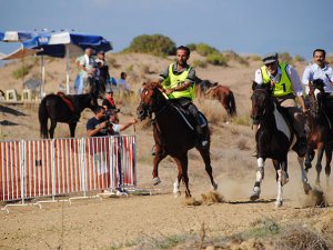 Rahvan at yarışları turistlerin ilgisini çekiyor