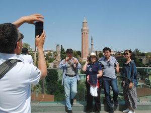Çinli turistler en çok Antalya'da Yivli Minareyi ziyaret ediyor