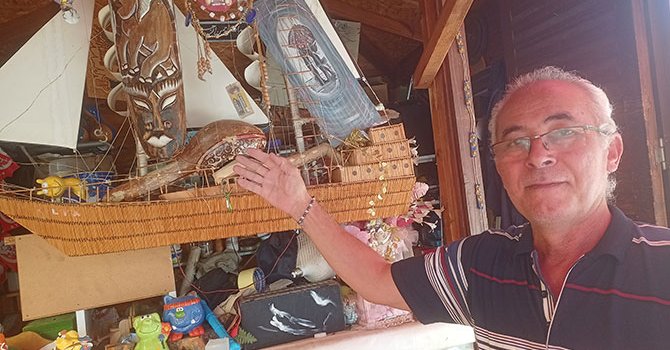 El emeği ürünleri turistlere satıyor