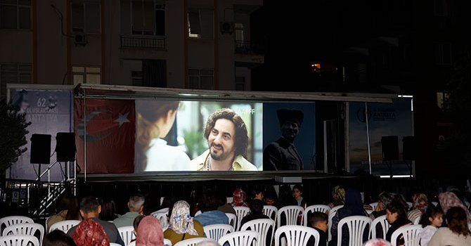 Altın Portakal öncesi Gezen Sinema ilçeleri dolaşıyor