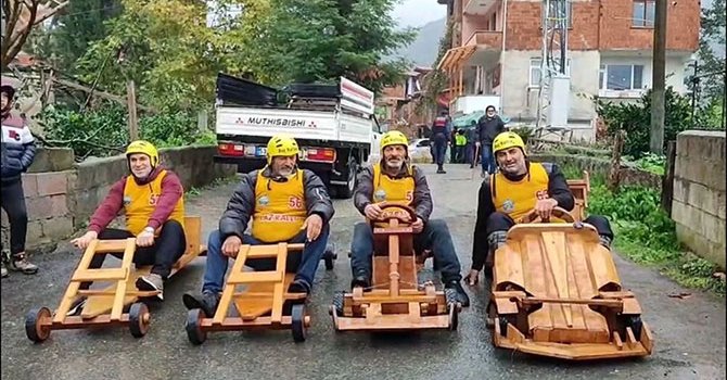Rize'de tahta arabalar "Laz Ralli"de yarıştı