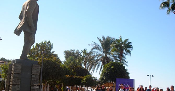 Turistler Side'de Atatürk'ü öğreniyor!