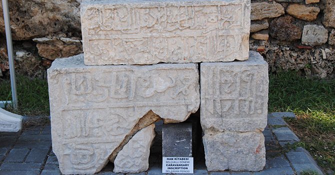 Tollhan 'ın kitabesi Side Müzesinde sergileniyor