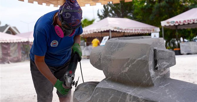 Alanya Heykel Sempozyumu'nda gençler yarışıyor