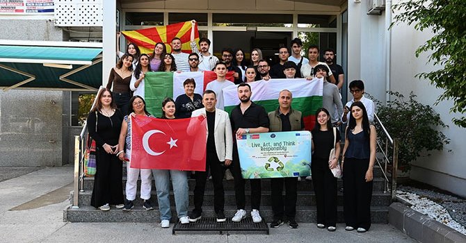 5 ülkeden 42 Erasmus öğrencisi Kemer'i tanıyor