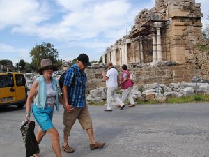 Yaşlı Almanlar kışı Side'de geçiriyor!