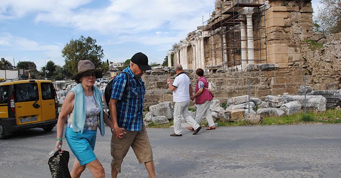 Yaşlı Almanlar kışı Side'de geçiriyor!