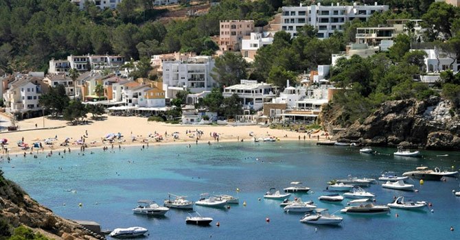 İbiza'da kaçak turistik kiralama baskısı turist kaçırdı