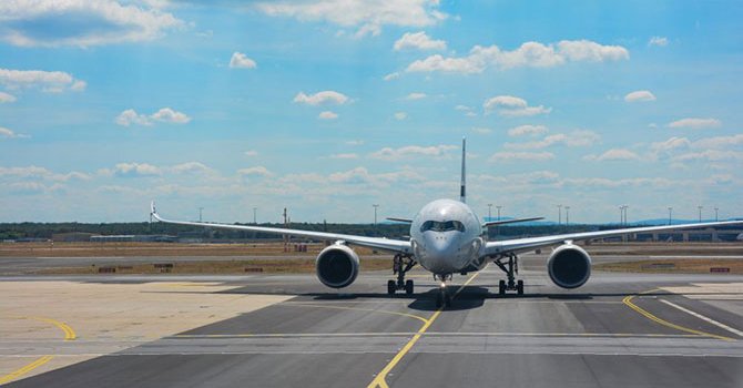 Uçağı Kaçıran Yolcular Piste çıkıp durdurmaya kalkıştı