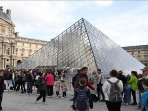 Louvre Müzesi 2026’da giriş ücretlerini artırıyor