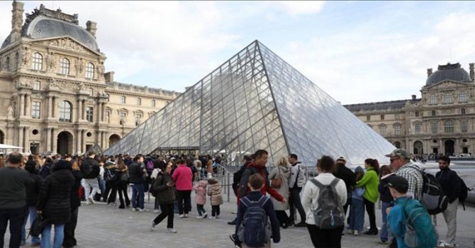 Louvre Müzesi 2026’da giriş ücretlerini artırıyor