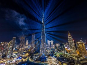 Dubai'de güneş altında yılbaşı ve rengarenk kış masalı