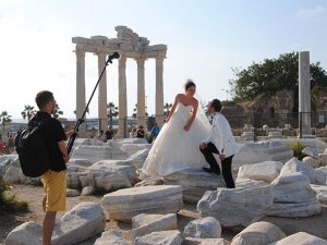 Side Apollon Tapınağı gelin ve damatlara “uğurlu” geliyor